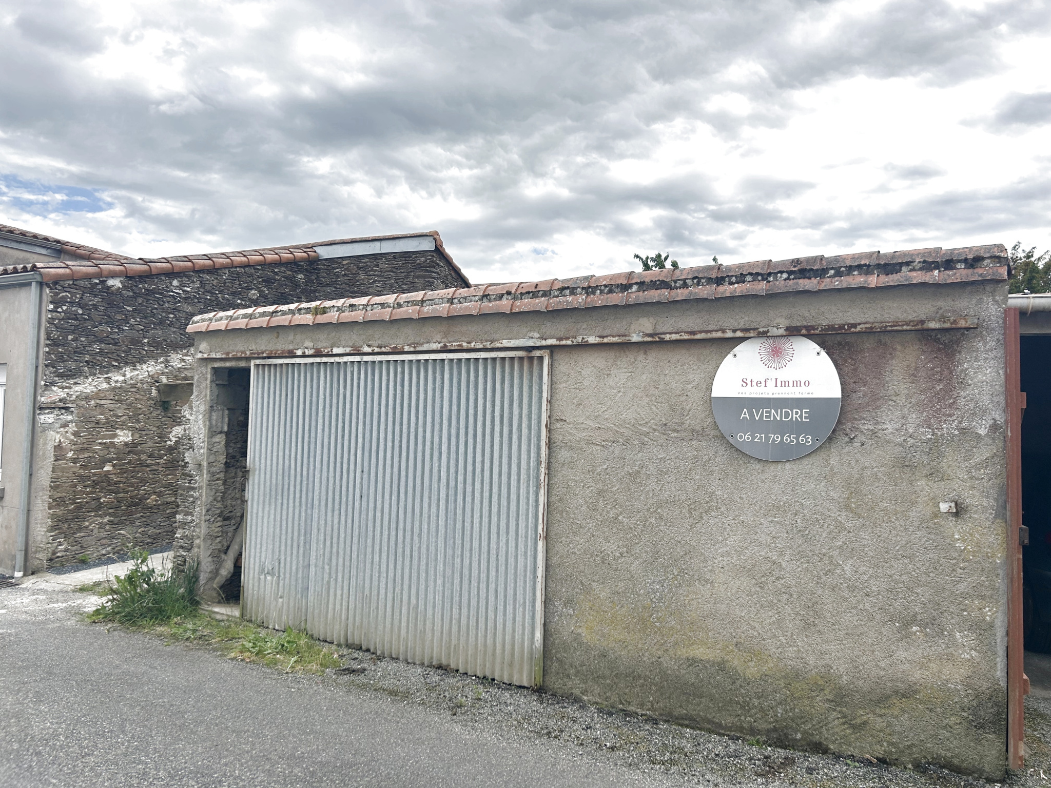 Exclusivité   Garage / stockage à rénover   Barbechat